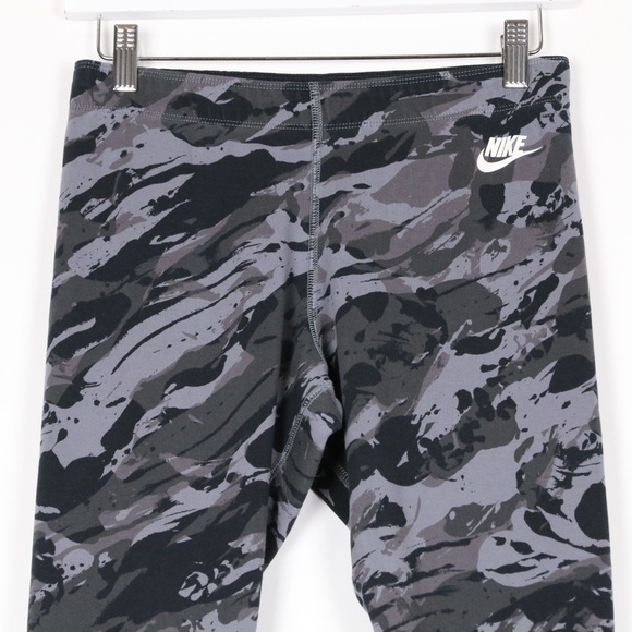 Nike Camo Cropped Leggings - Picture 2 of 7
